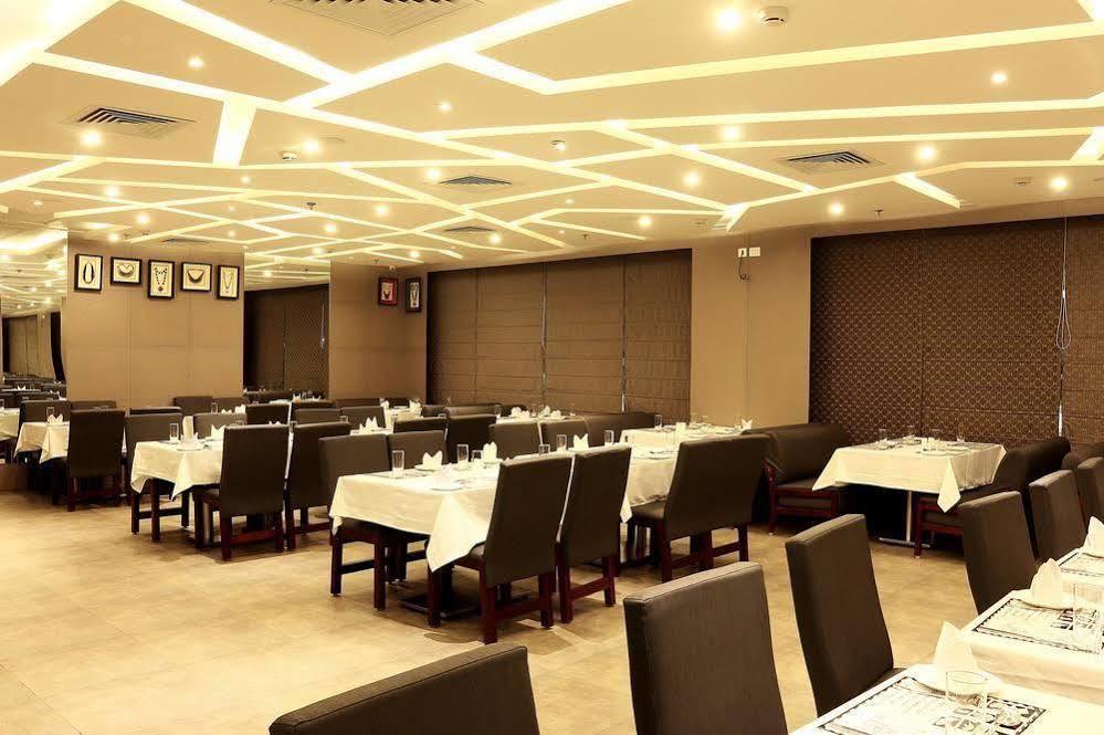Vaccinated Staff - Capital O 7899 Casa Hotel Calcutta Exterior foto