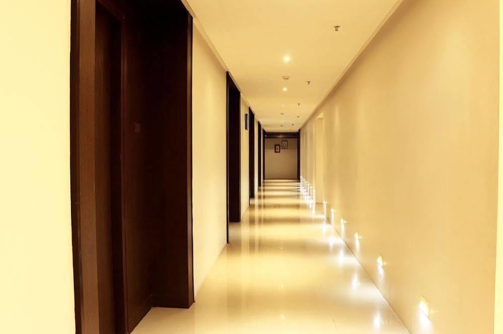 Vaccinated Staff - Capital O 7899 Casa Hotel Calcutta Exterior foto