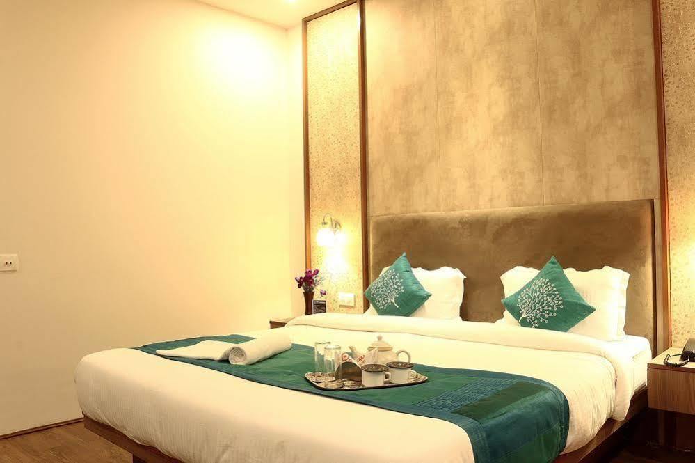 Vaccinated Staff - Capital O 7899 Casa Hotel Calcutta Exterior foto