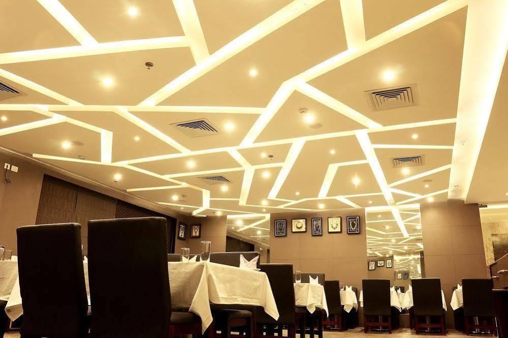 Vaccinated Staff - Capital O 7899 Casa Hotel Calcutta Exterior foto